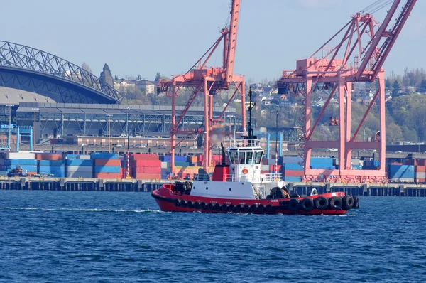 Seattle limanında römorkör