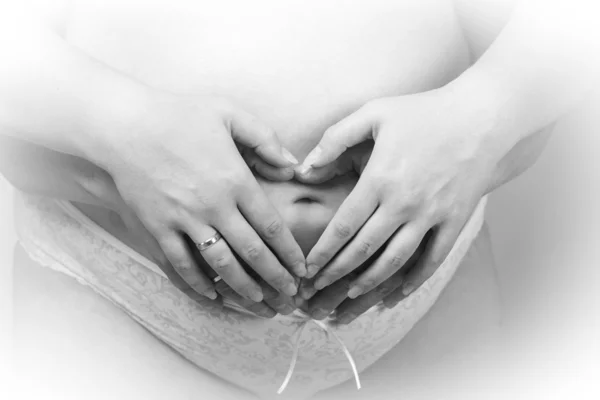 Красивий живіт вагітної жінки — стокове фото