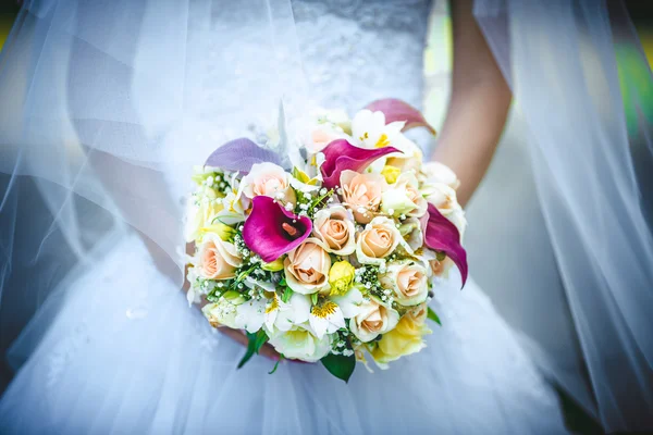 Ramo de bodas, flores, rosas, hermoso ramo —  Fotos de Stock