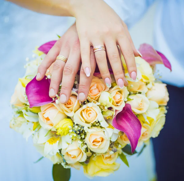 Hochzeitsstrauß, Blumen, Rosen, schöner Strauß — Stockfoto