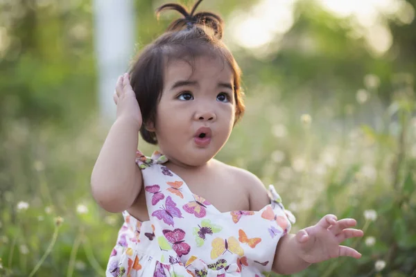 Cute Girl Smiling Brightly Setting Sun — Stock Photo, Image