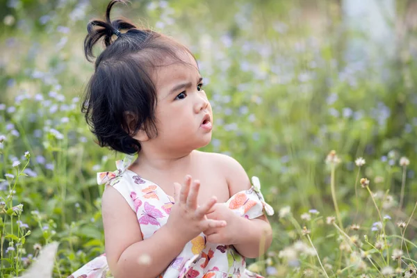 Cute Girl Smiling Brightly Setting Sun — Stock Photo, Image