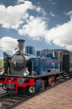 Medemblik 'teki buhar treni Kuzey Hollanda' da Medemblik ve Enkhuizen arasında seyahat eden bir turistik ilgi odağı.