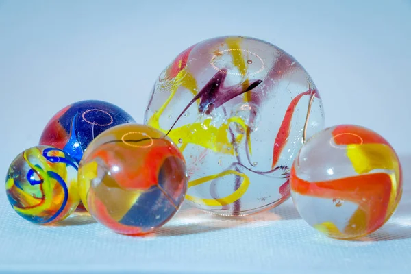 Üveggolyók Áttetsző Üvegből Gyönyörű Színű Ködökkel Üveggolyókban Gyermekjátékok — Stock Fotó