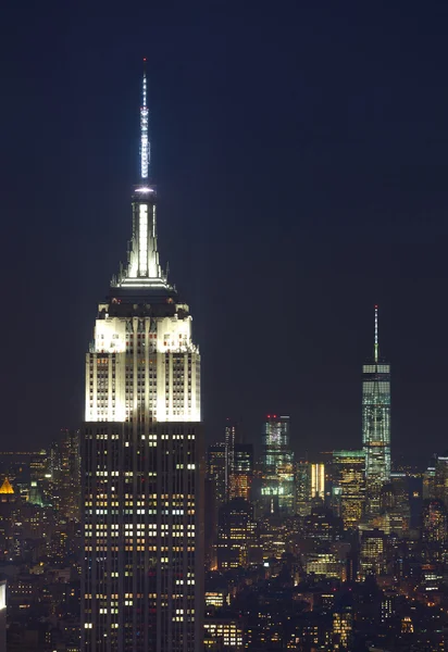 Empire State Building i Manhattan gród nocą — Zdjęcie stockowe