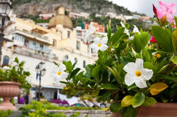 Kyrkan Santa Maria Assunta i Positano — Stockfoto