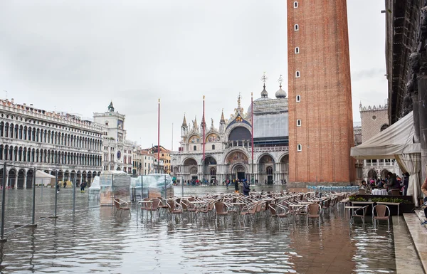 Aguas altas en Venecia, Italia . — Foto de Stock