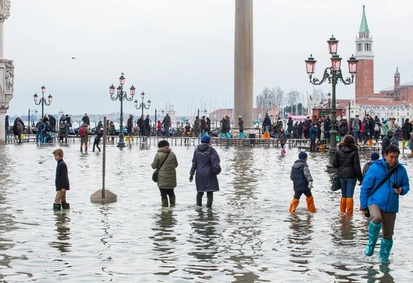 Hoog water in Venetië, Italië. — Stockfoto