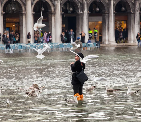 Hoog water in Venetië, Italië. — Stockfoto