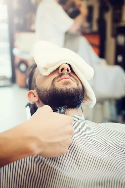 Traditional ritual of shaving the beard — Stock Photo, Image