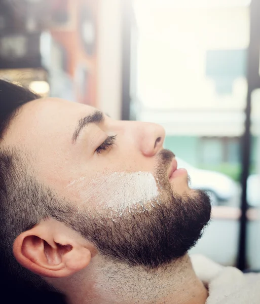 Rituel traditionnel de raser la barbe — Photo