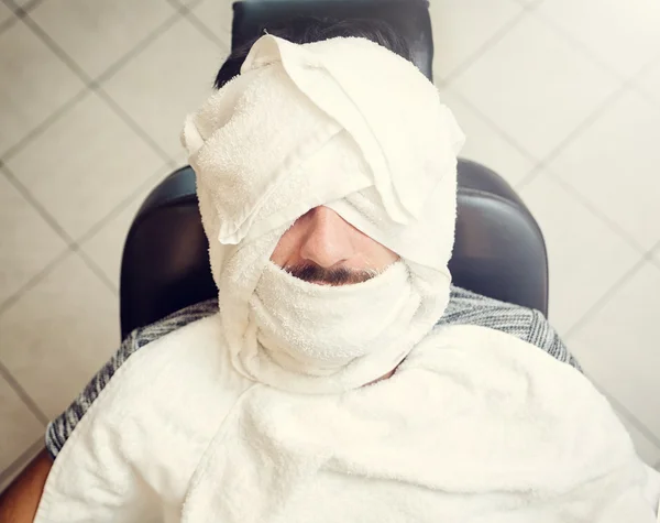 Rituel traditionnel de raser la barbe — Photo