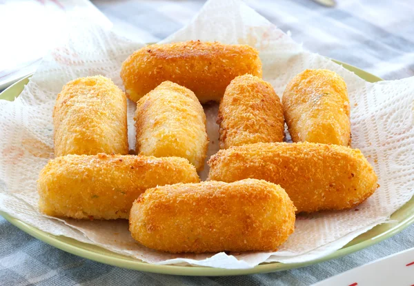 Croquetas de patata fritas con queso mozzarella —  Fotos de Stock