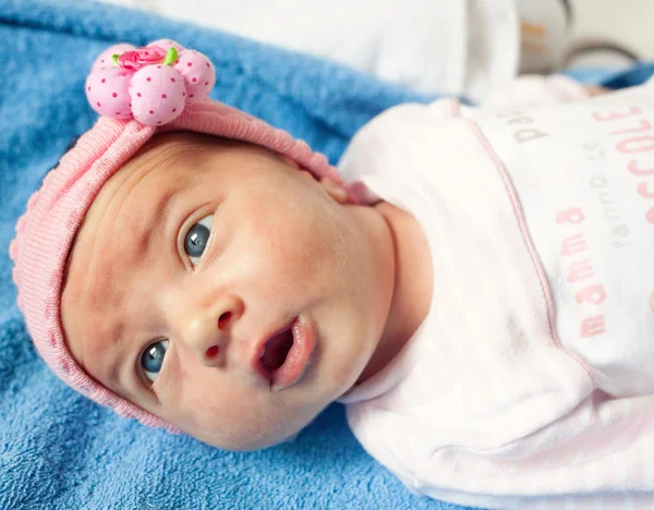 Retrato de una niña recién nacida —  Fotos de Stock