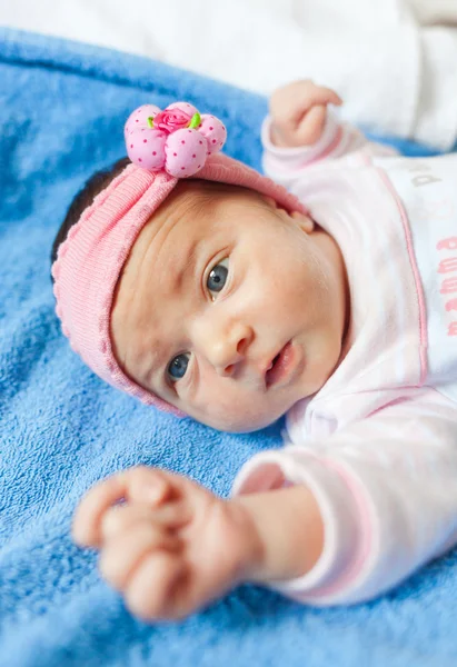 Porträt eines neugeborenen Mädchens — Stockfoto