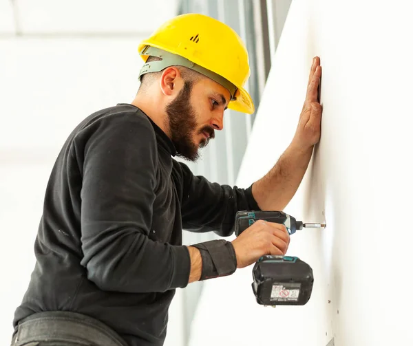 Worker Screws Plasterboard Panels Aluminum Structure — Stock Photo, Image