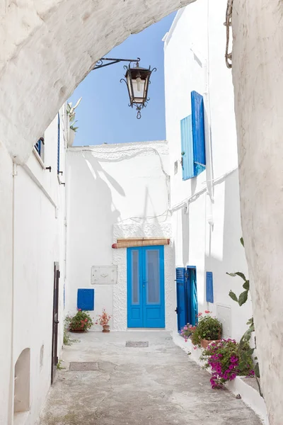 Vislumbre Ostuni Puglia Itália Arquitetura Típica Cidade Com Paredes Brancas — Fotografia de Stock