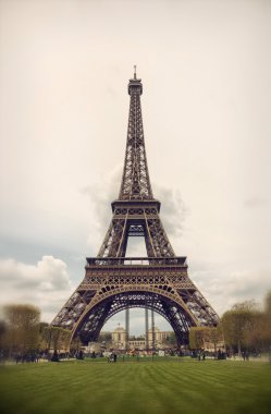 Paris 'te Eyfel Turu
