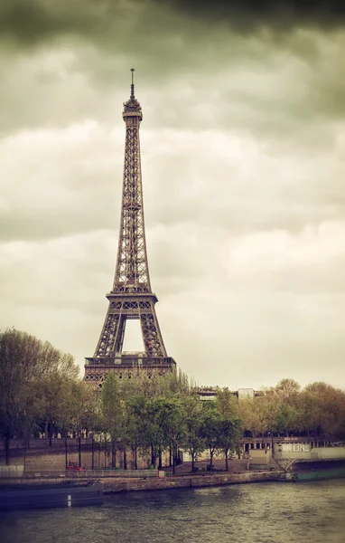 View of Tour Eiffel from Seine river — Stock Photo, Image