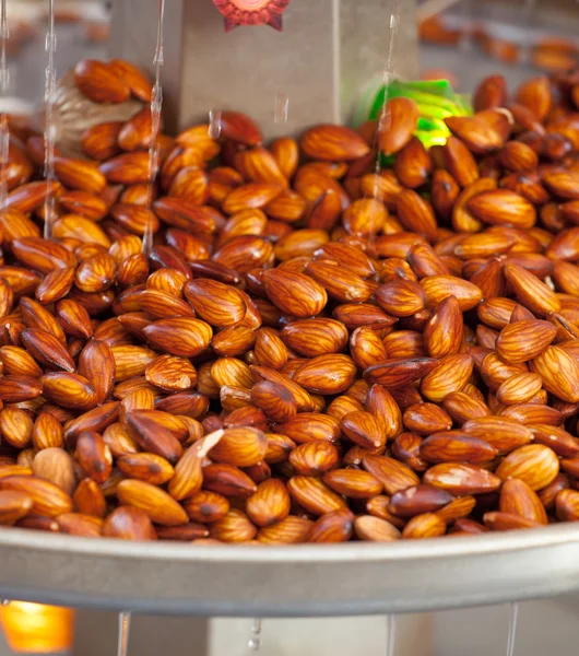 Fresh almonds — Stock Photo, Image