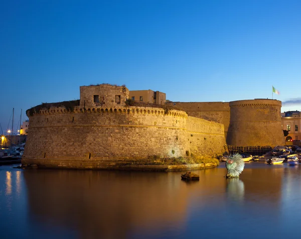 Angevijnse kasteel van Gallipoli per nacht — Stockfoto