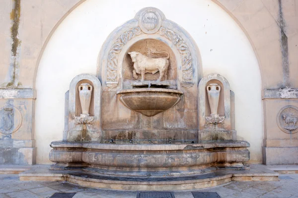 Fountain of bull in Nardo in Salento, Puglia, Italy — Stock Photo, Image