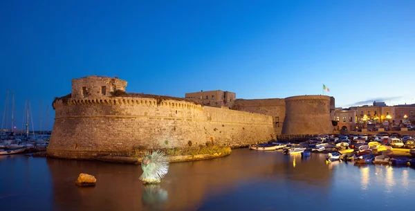 Angevijnse kasteel van Gallipoli per nacht — Stockfoto