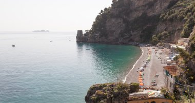 Spiaggia dei Sassolini, ünlü plaj Scauri, İtalya