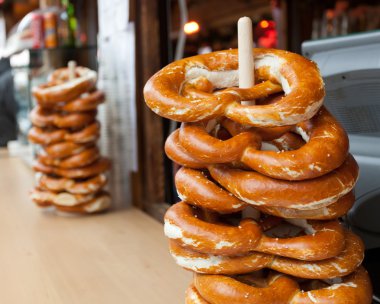 Bir Noel pazarda simit satışı.