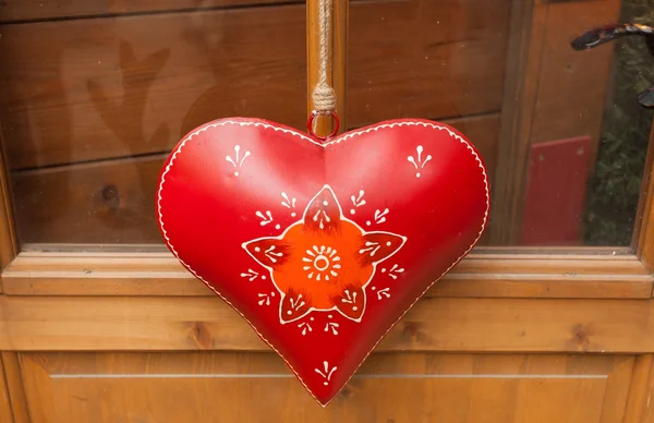 Corazón decorado a mano en estilo navideño . — Foto de Stock