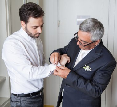 Genç İtalyan damat, babasıyla