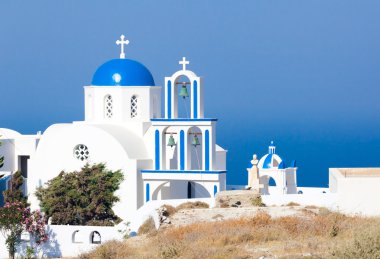 Santorini, mavi kubbe ile kilise