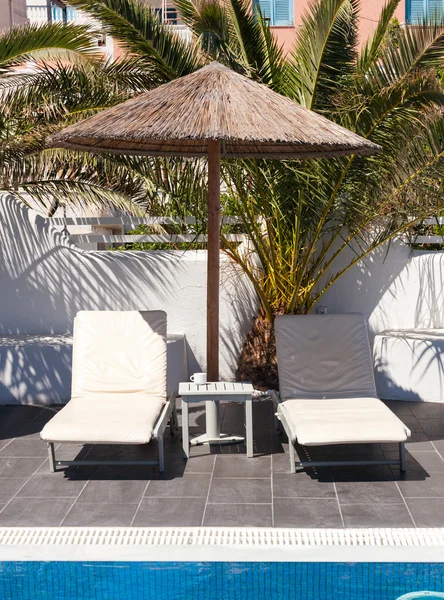 Two sunbed in a luxury hotel in Santorini island — Stock Photo, Image