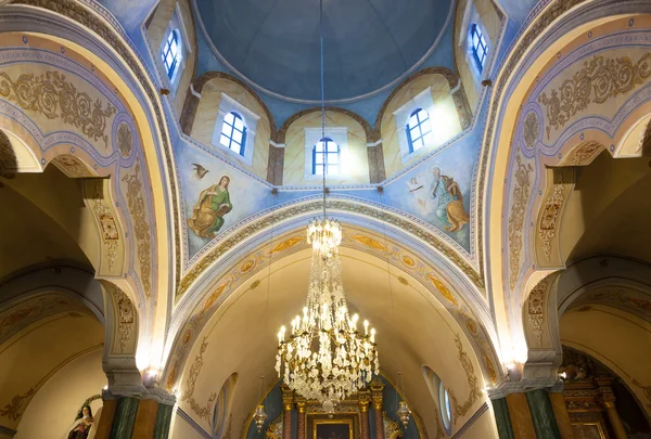 Wnętrze rzymsko-katolicka Katedra Fira. — Zdjęcie stockowe