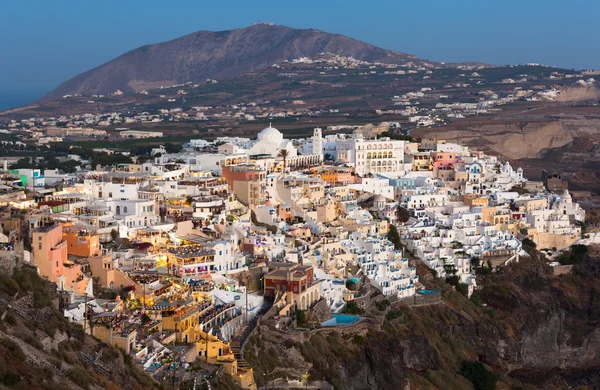 Blick auf fira bei Sonnenuntergang auf der Insel Santorini, Griechenland. — Stockfoto