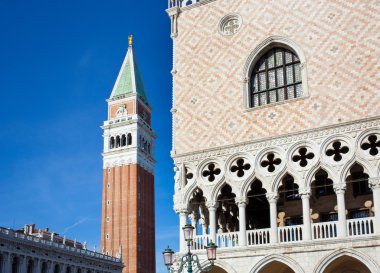 Campanile çan kulesi ve mimari yönüyle Doges Sarayı