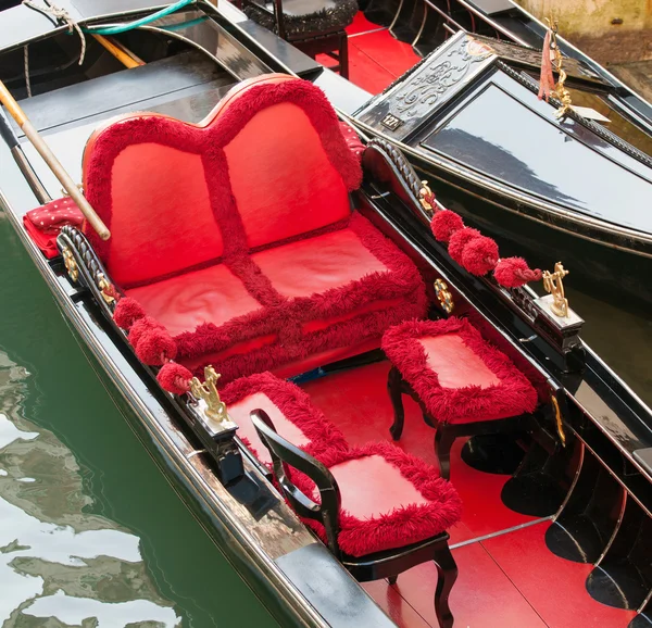 Chaises typiques luxe dans une télécabine à Venise — Photo