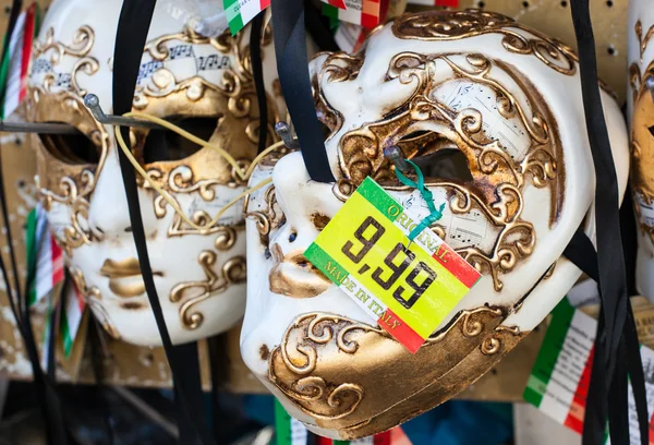 Máscaras venecianas en venta . — Foto de Stock