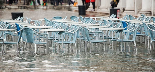 Высокая вода на площади Святого Марка в Венеции — стоковое фото