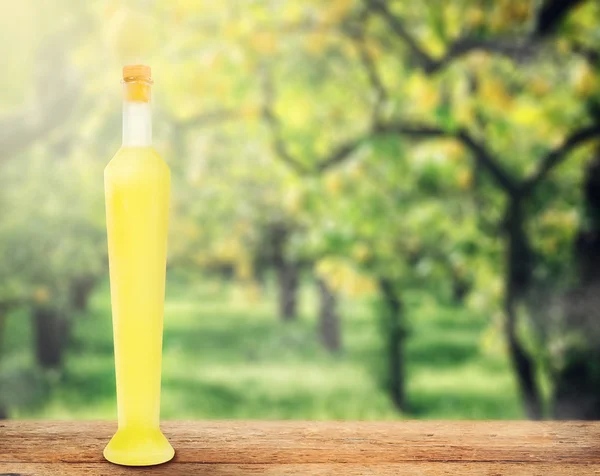 Bevanda alcolica italiana, Limoncello . — Foto Stock