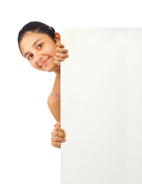Adolescente menina segurando placa em branco — Fotografia de Stock