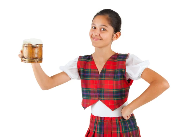 Adolescent habillé avec des vêtements à carreaux rouges et tasse de bière — Photo