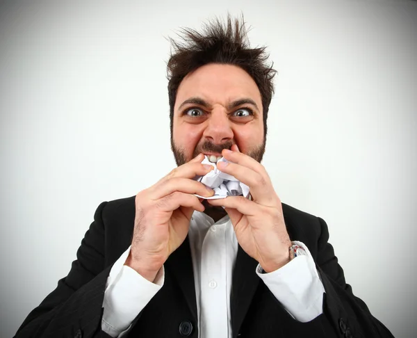Enojado hombre de negocios mientras come pape balanceado —  Fotos de Stock