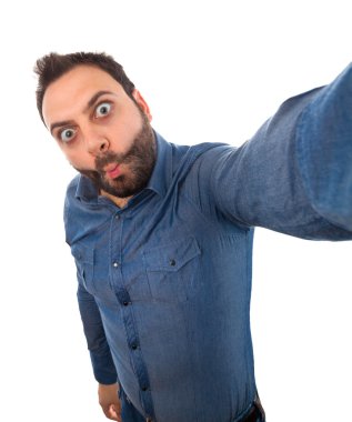 Wow ifade ile genç bir adamın Selfie