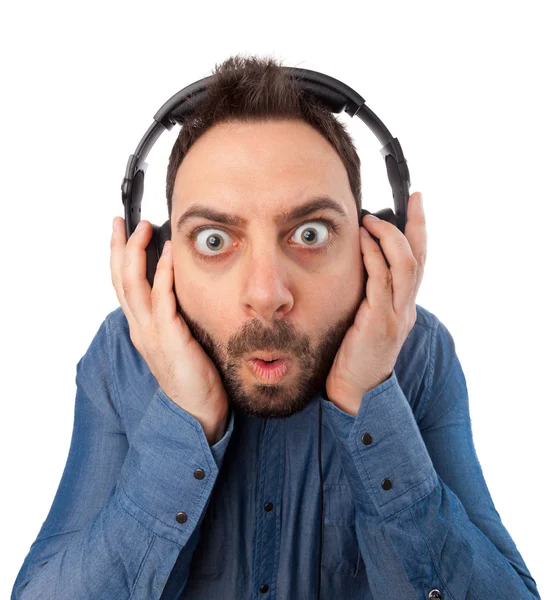 Jovem surpreso homem com fones de ouvido — Fotografia de Stock