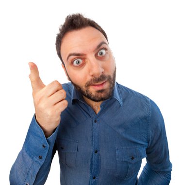 Komik genç adam için bir fikir görünüyor