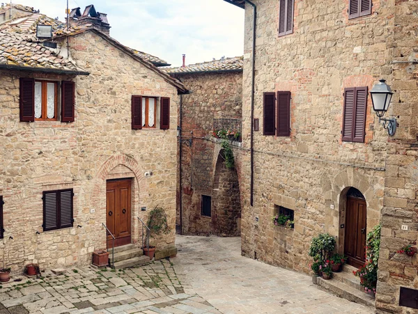 Eski ortaçağ küçük kasaba Monticchiello Toskana — Stok fotoğraf