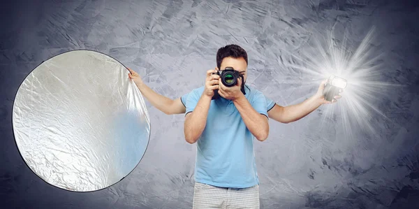 Photographer with four arms — Stock Photo, Image