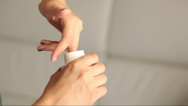 Eliminador de esmalte de uñas — Vídeos de Stock