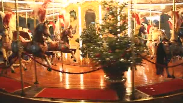 Carrousel chevaux tourne — Video